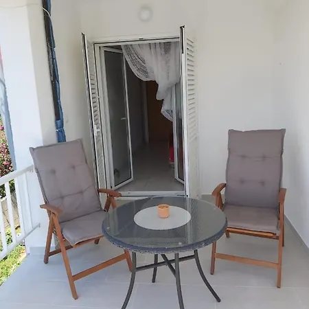 Teuta Apartman Lovište